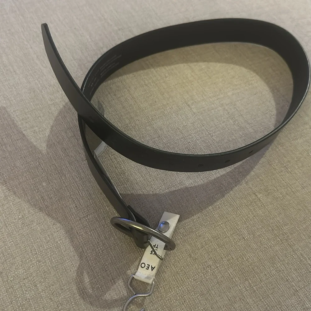 AE Oval Ring Leather Belt Style is a cinch.